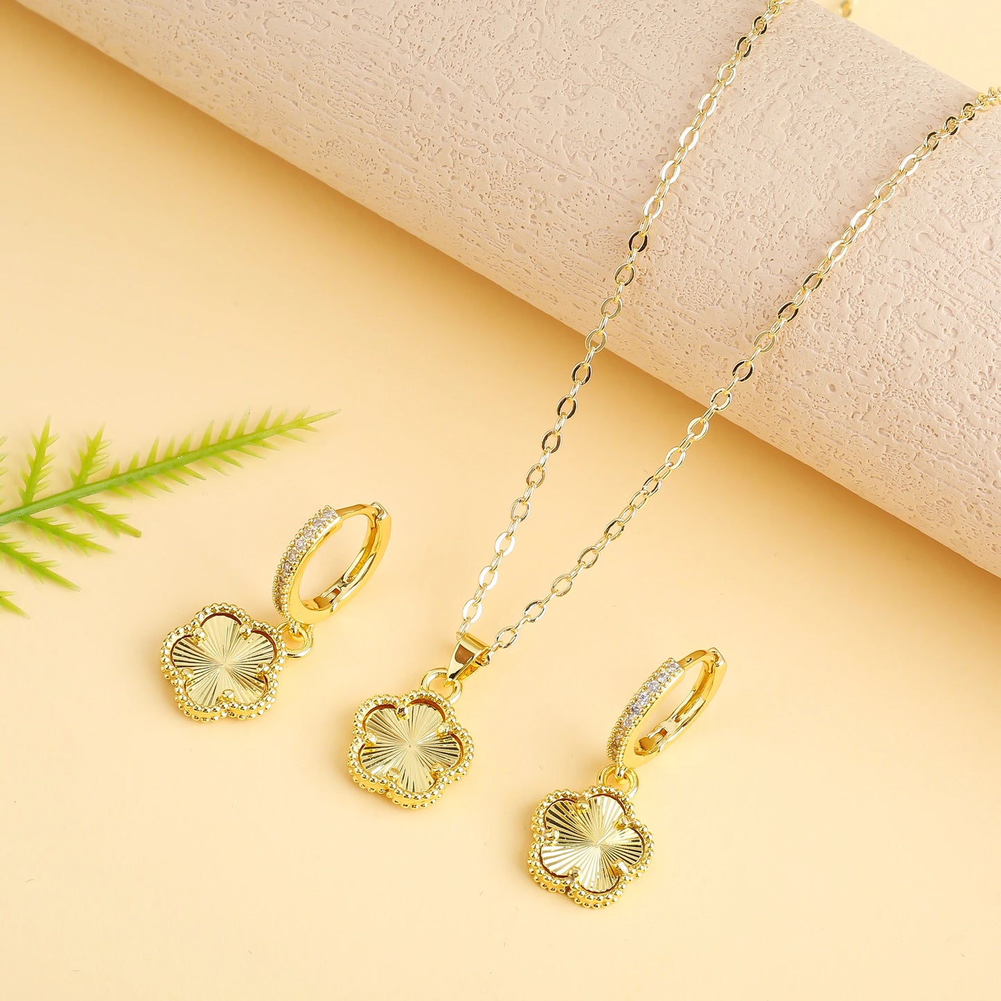 Elegant Five-Leaf Clover Jewelry Set – Gold-Tone Necklace and Earrings, Shiny Finish for Bridal and Luxury Gifting