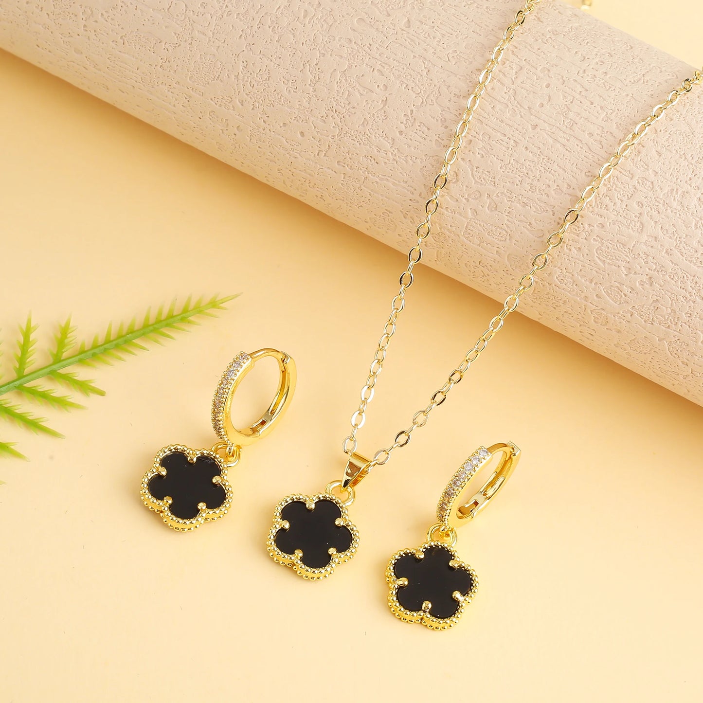 Elegant Five-Leaf Clover Jewelry Set – Gold-Tone Necklace and Earrings, Shiny Finish for Bridal and Luxury Gifting