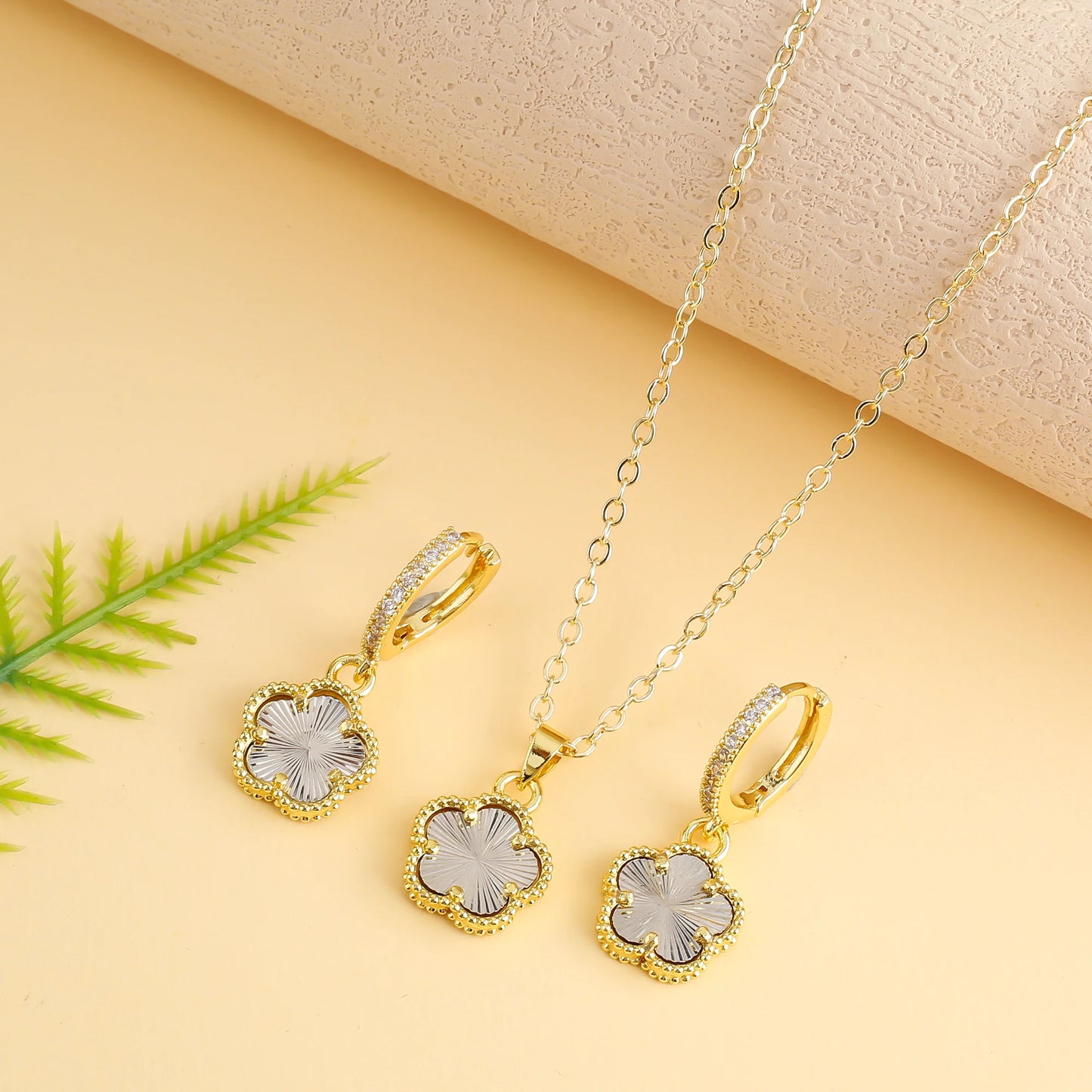 Elegant Five-Leaf Clover Jewelry Set – Gold-Tone Necklace and Earrings, Shiny Finish for Bridal and Luxury Gifting