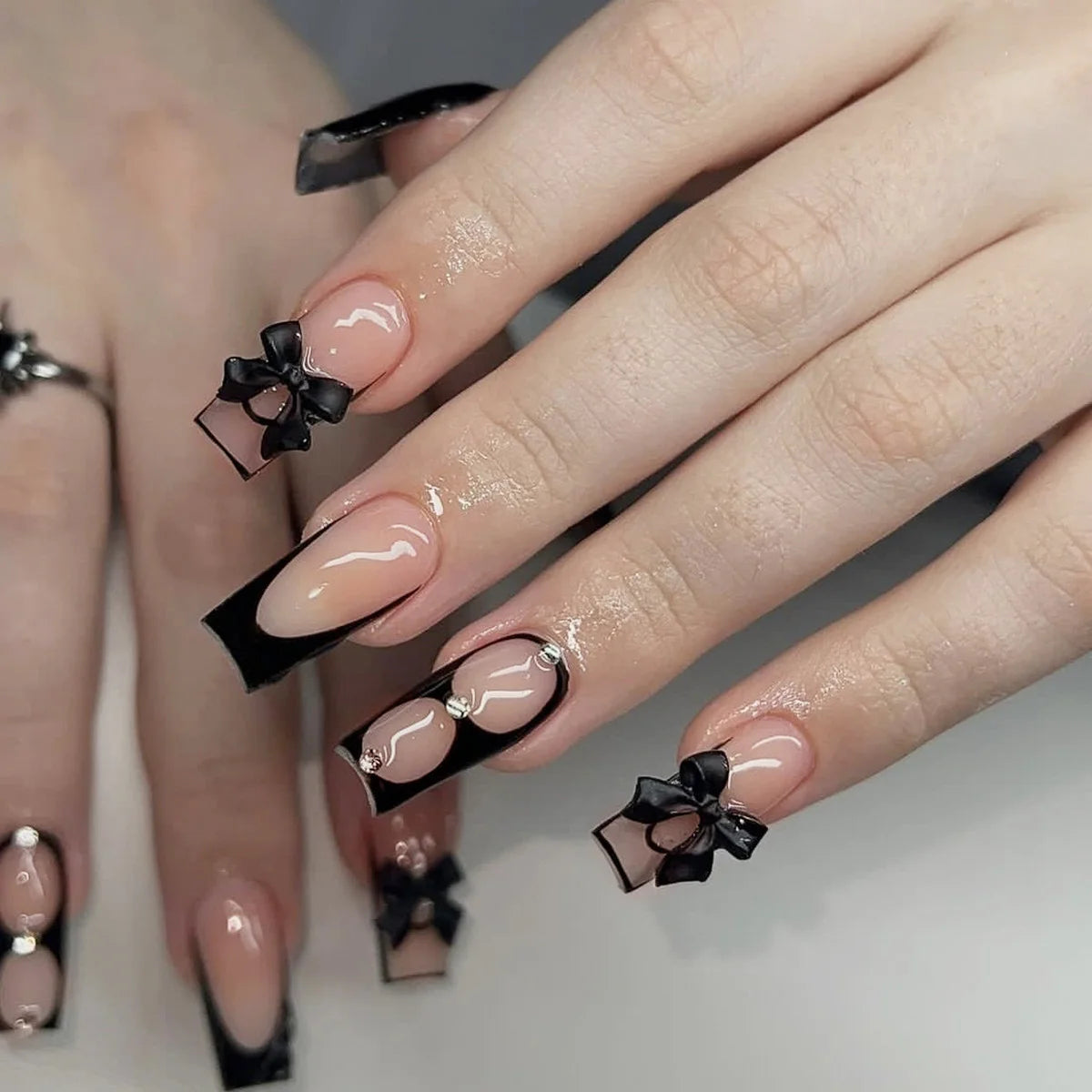 24pcs White French Press-On Nails – 3D Bowknot Design, Full Cover Wearable Set for Women