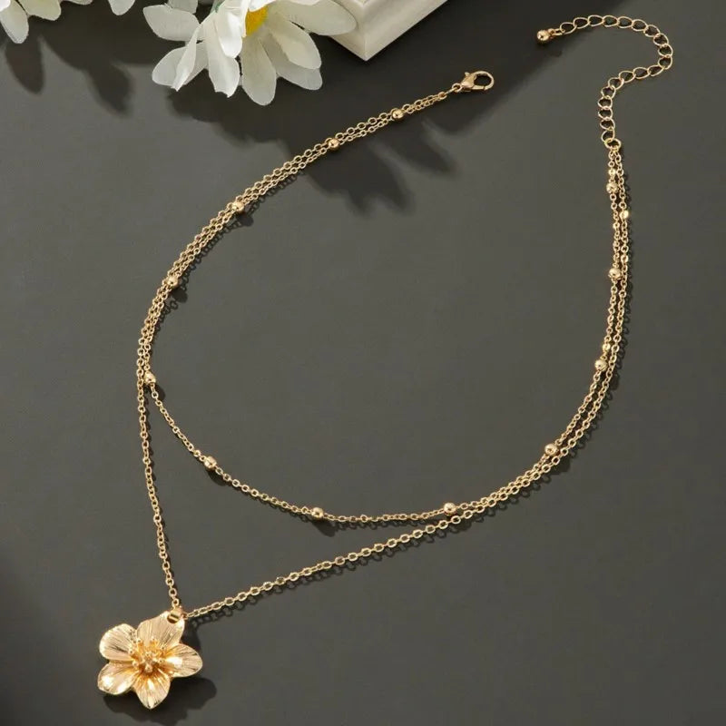 Golden Floral Choker Necklace – Stainless Steel with Luxurious Finish, Modern Statement Jewelry