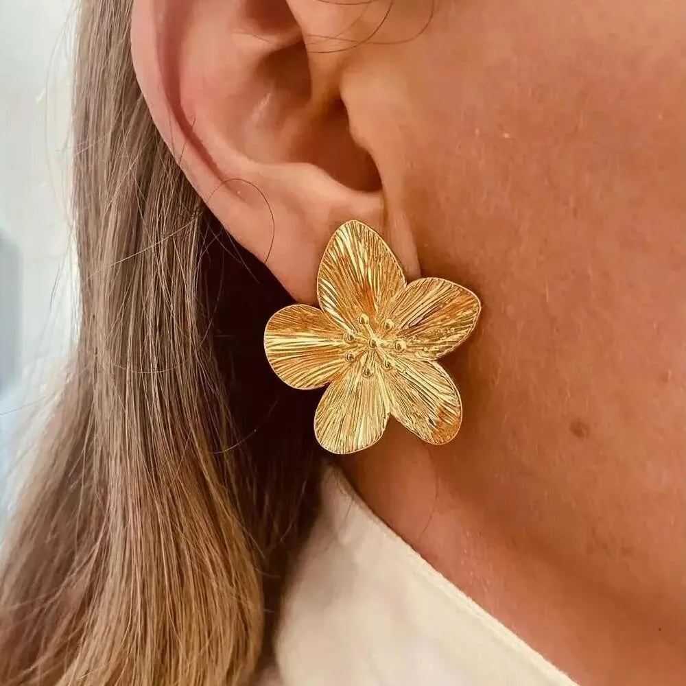 Uworld Vintage Flower Stud Earrings – 18K Gold-Plated Stainless Steel, Hypoallergenic Luxury Design