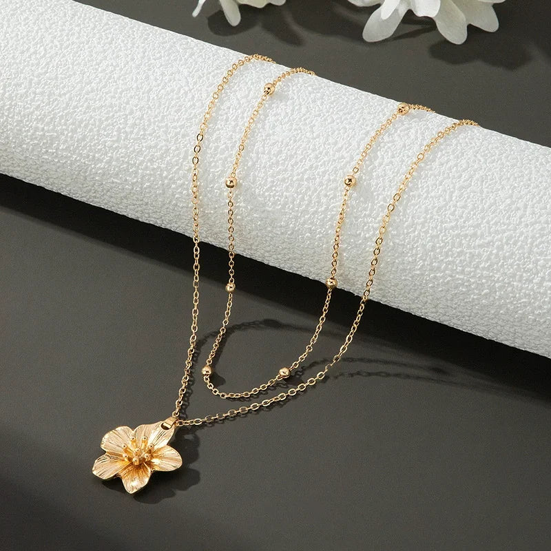 Golden Floral Choker Necklace – Stainless Steel with Luxurious Finish, Modern Statement Jewelry