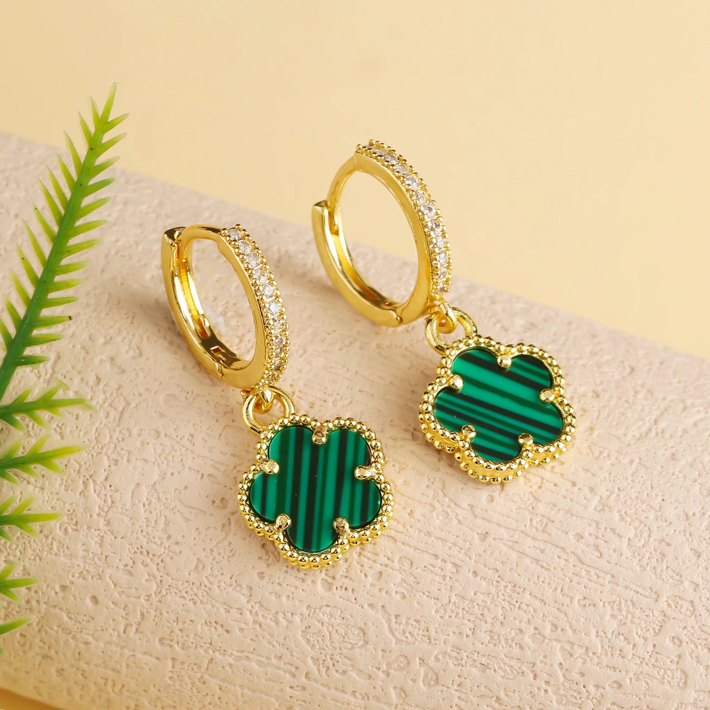 Elegant Five-Leaf Clover Jewelry Set – Gold-Tone Necklace and Earrings, Shiny Finish for Bridal and Luxury Gifting