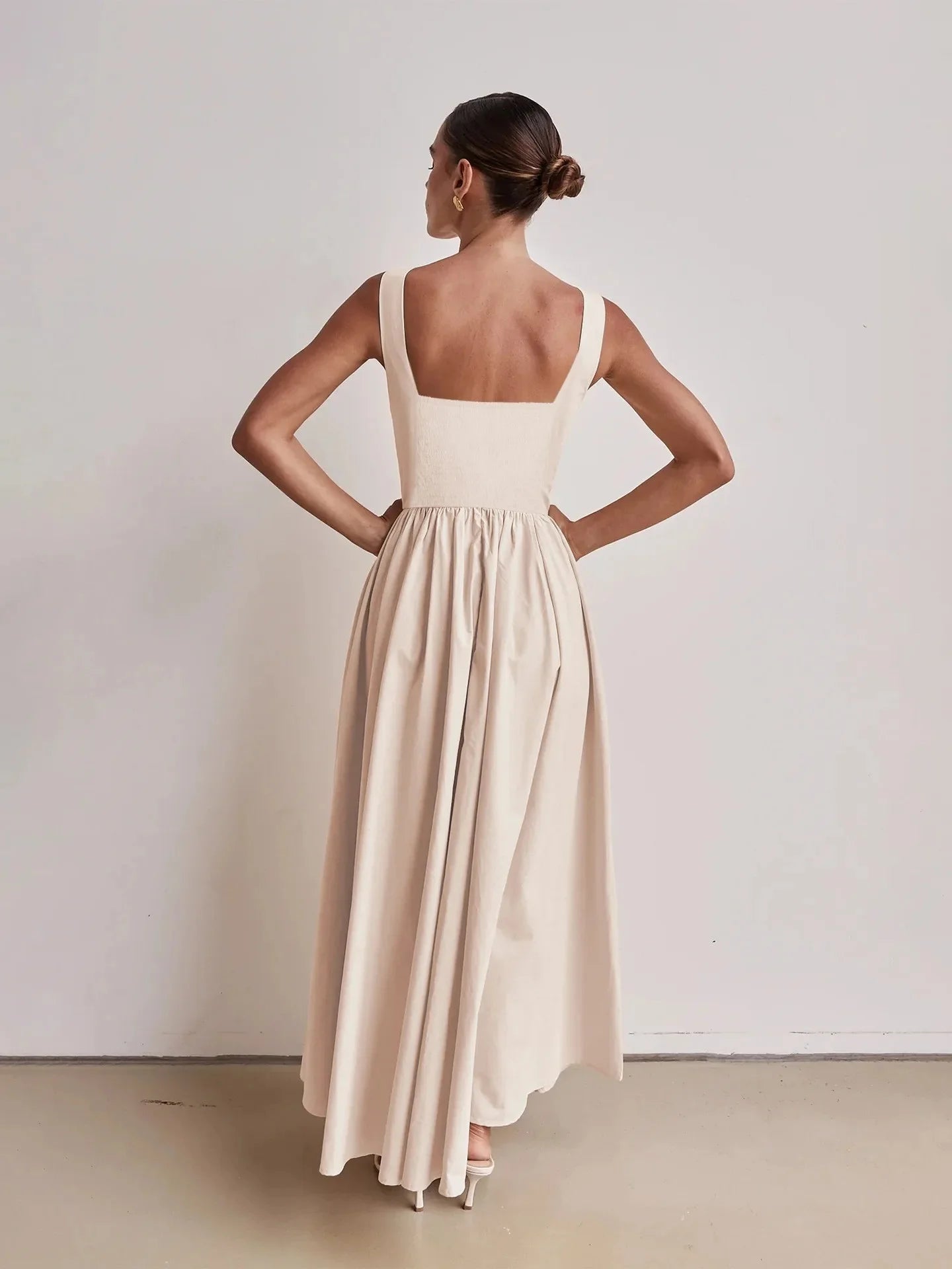 Elegant Sleeveless Maxi Dress with Ruched Detailing