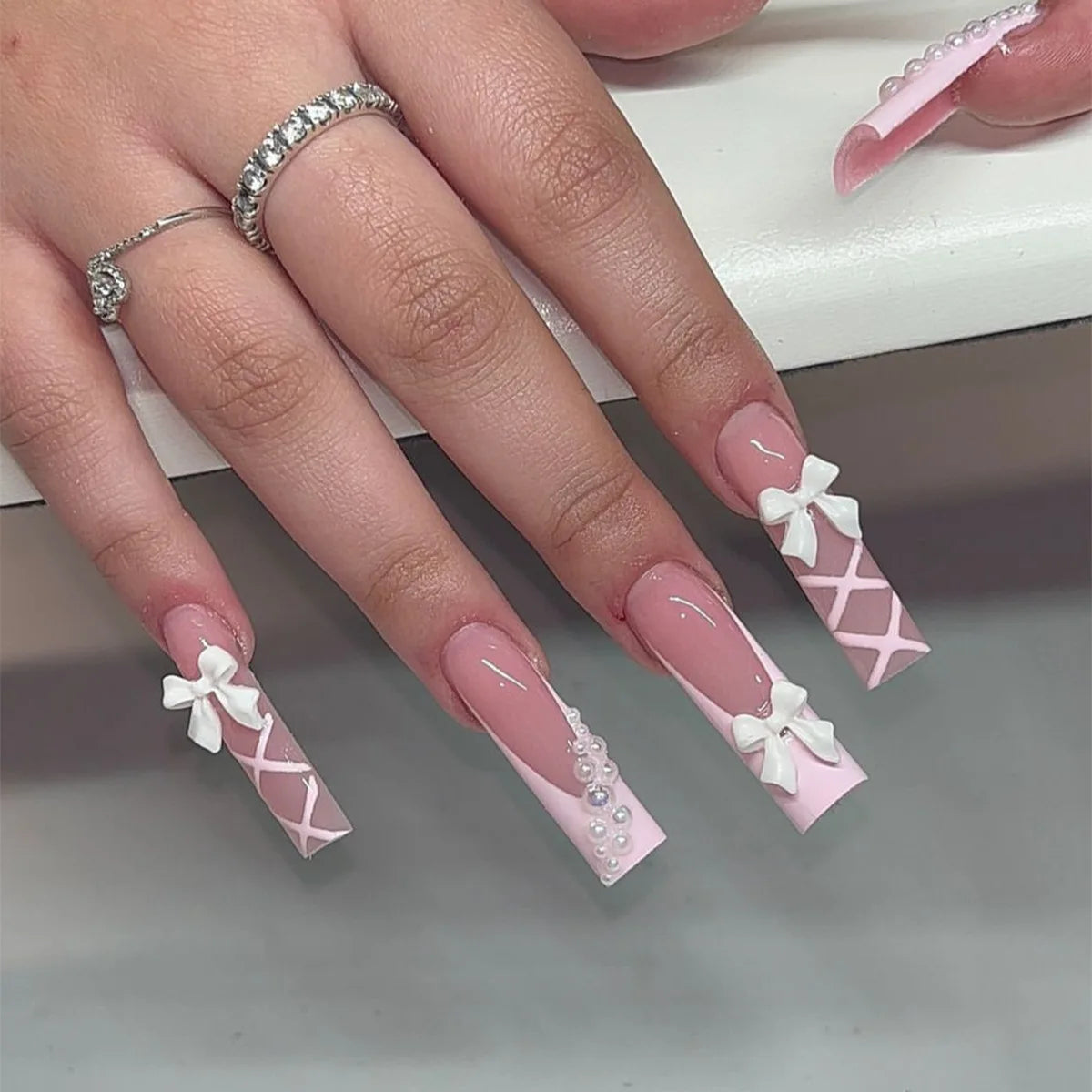 24pcs White French Press-On Nails – 3D Bowknot Design, Full Cover Wearable Set for Women