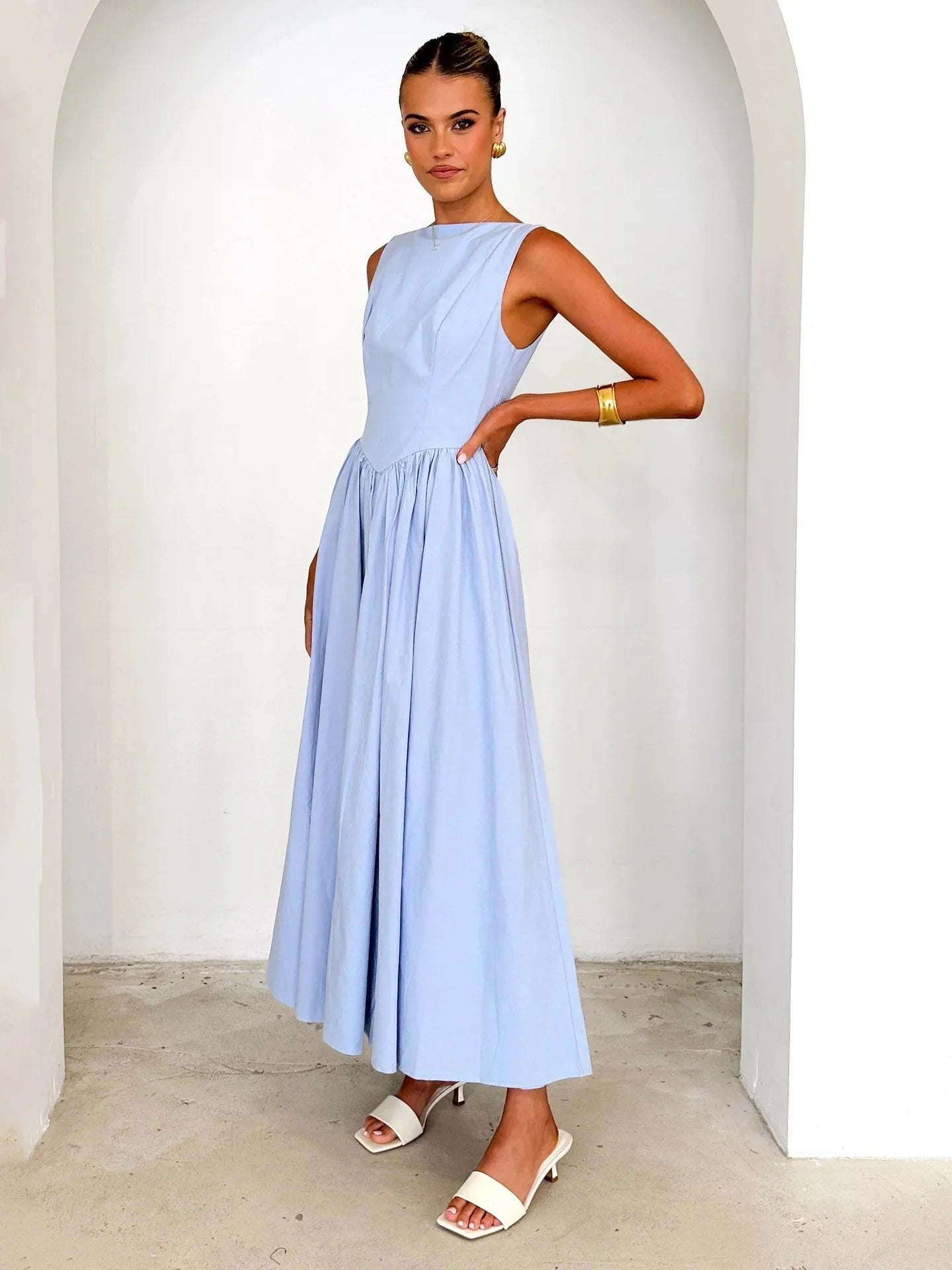 Elegant Sleeveless Maxi Dress with Ruched Detailing