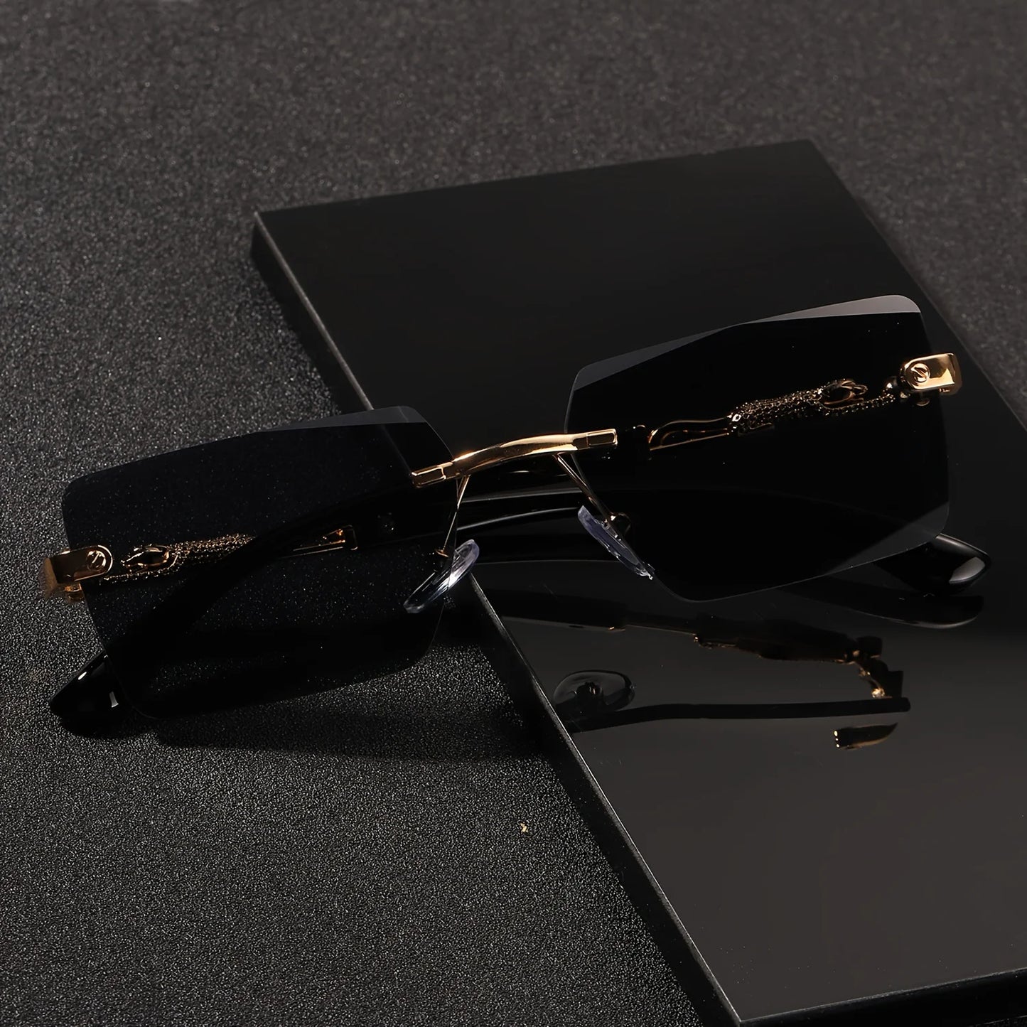 Classic Small Rectangle Sunglasses – Sleek Rimless Design for Beach and Travel