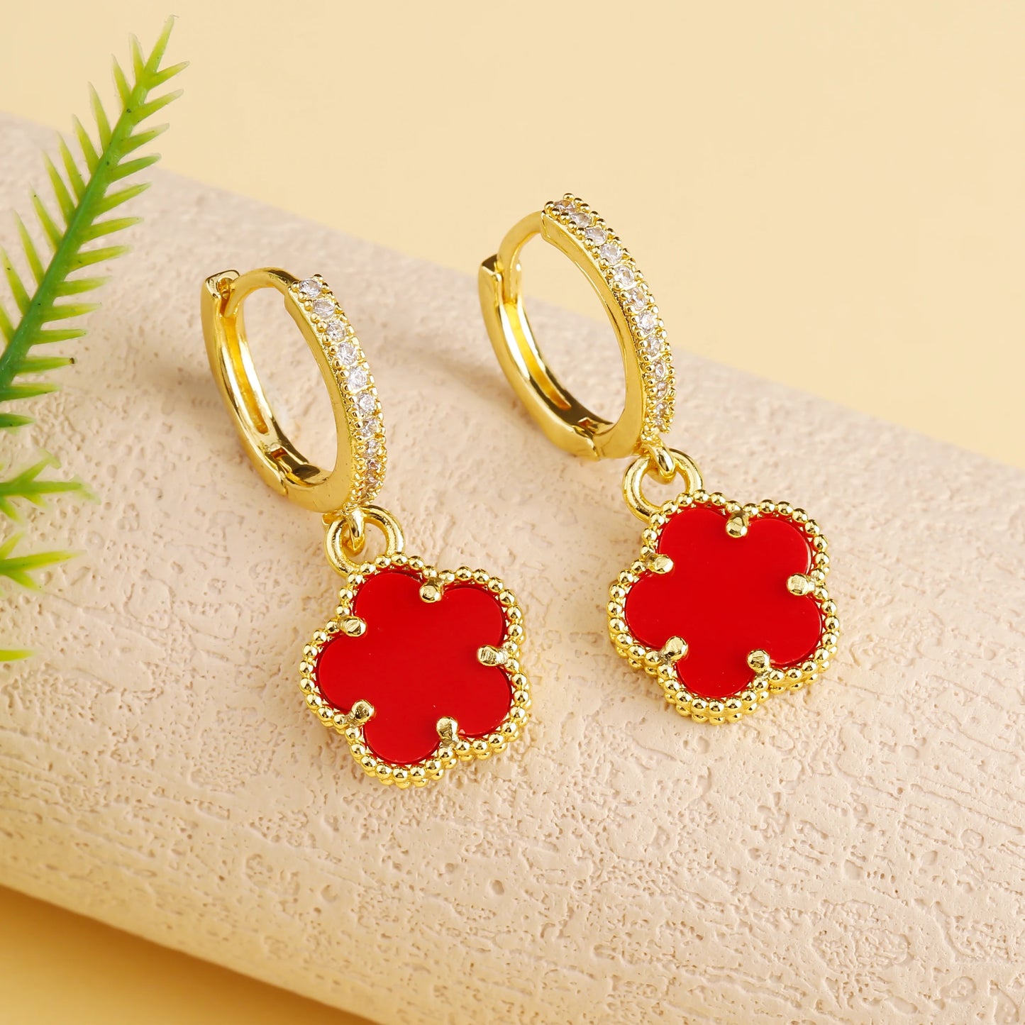 Elegant Five-Leaf Clover Jewelry Set – Gold-Tone Necklace and Earrings, Shiny Finish for Bridal and Luxury Gifting