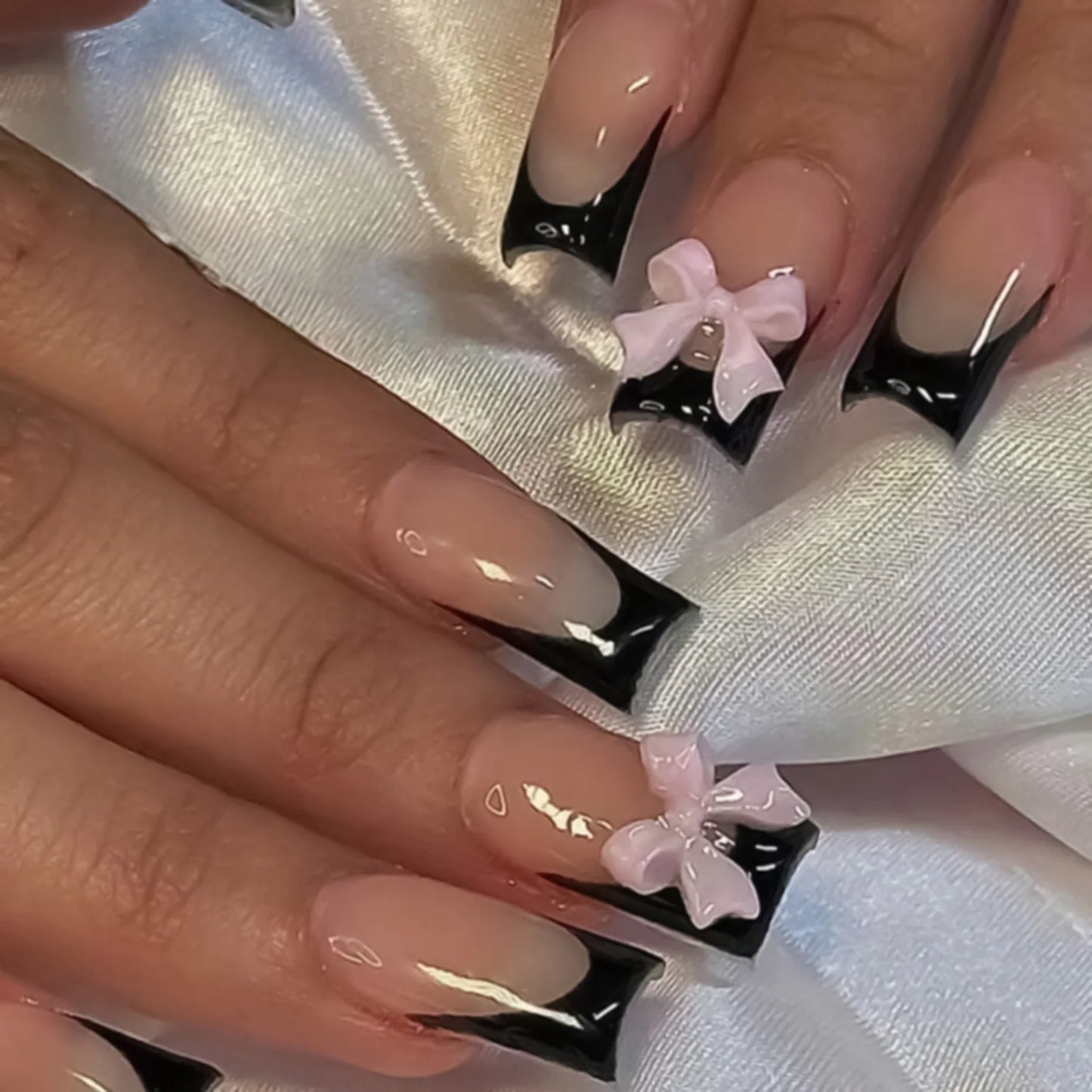 24pcs White French Press-On Nails – 3D Bowknot Design, Full Cover Wearable Set for Women
