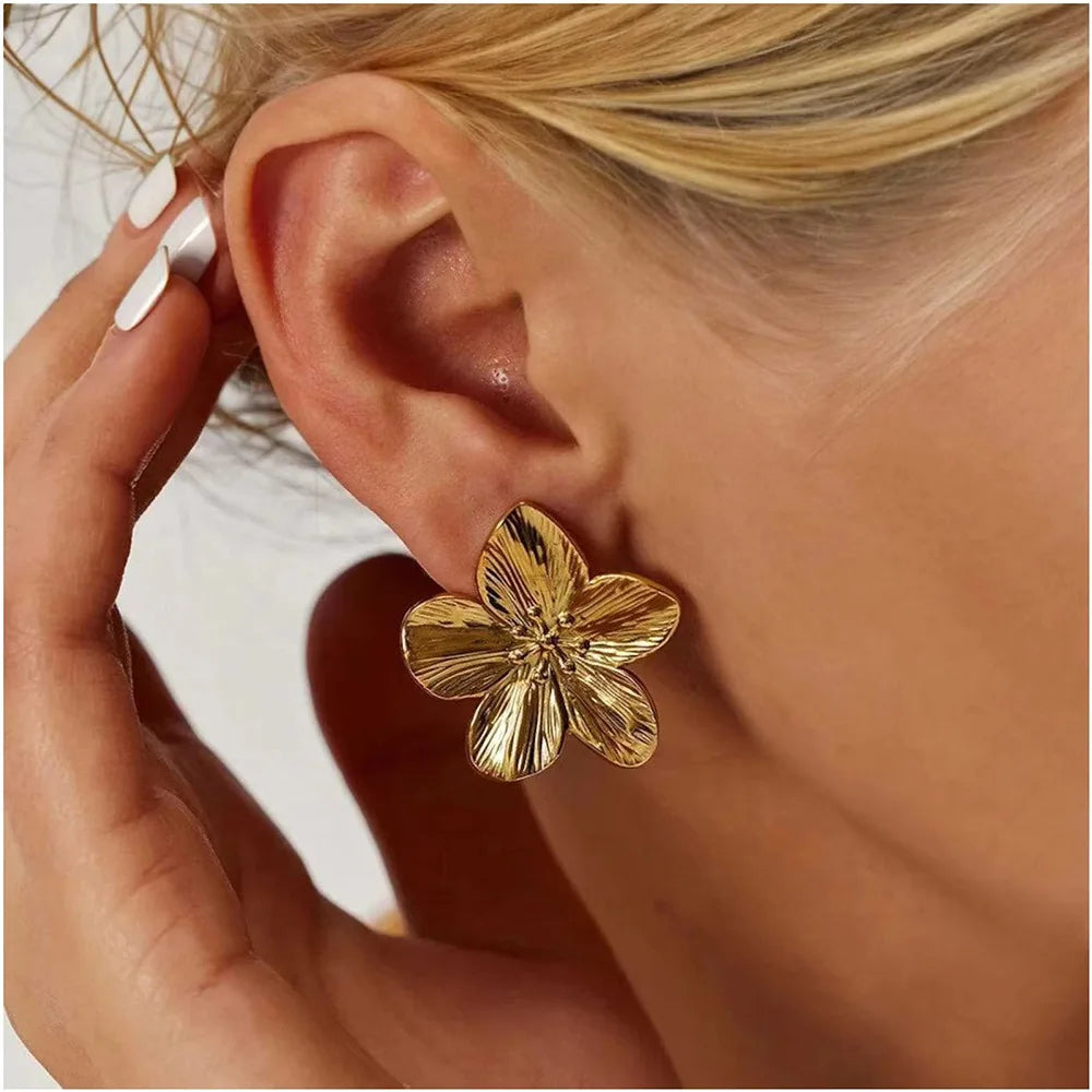 Uworld Vintage Flower Stud Earrings – 18K Gold-Plated Stainless Steel, Hypoallergenic Luxury Design