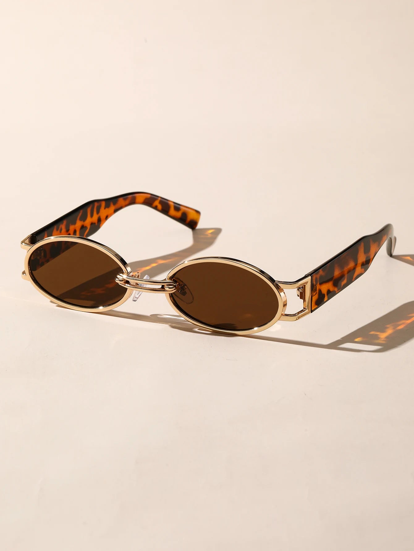 Unisex Oval Sunglasses – Stylish Design for Streetwear, Photography & Driving