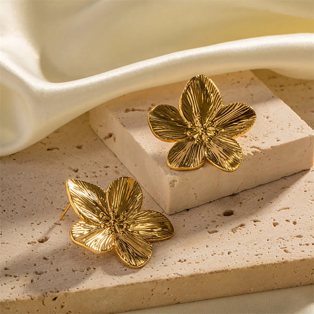 Uworld Vintage Flower Stud Earrings – 18K Gold-Plated Stainless Steel, Hypoallergenic Luxury Design