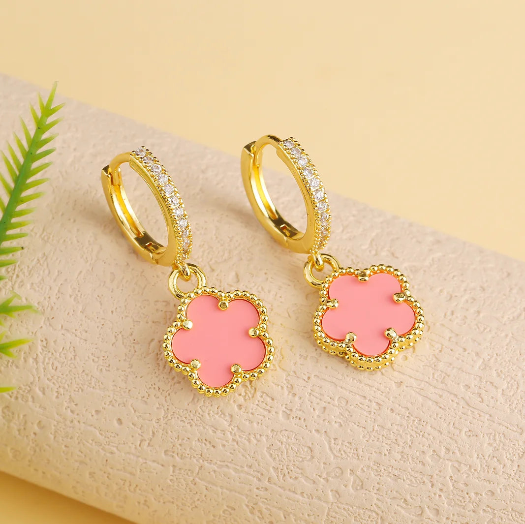 Elegant Five-Leaf Clover Jewelry Set – Gold-Tone Necklace and Earrings, Shiny Finish for Bridal and Luxury Gifting