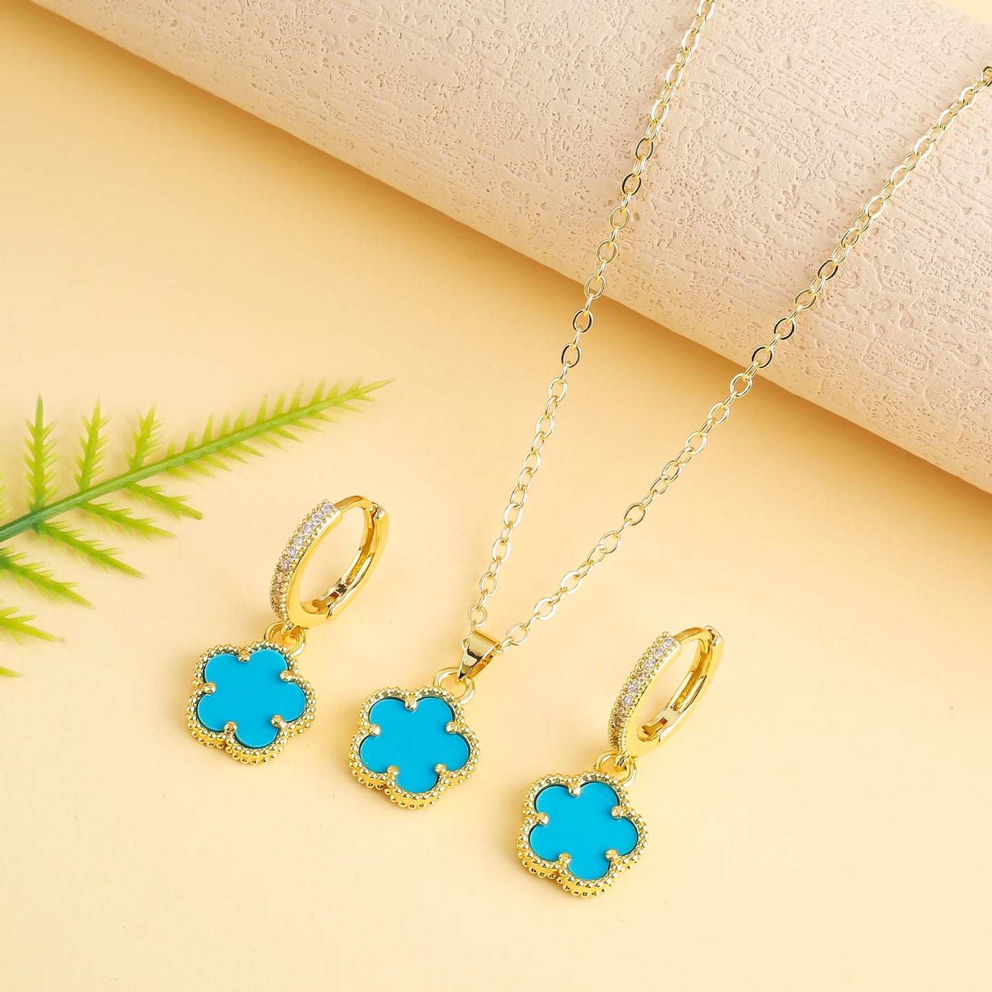 Elegant Five-Leaf Clover Jewelry Set – Gold-Tone Necklace and Earrings, Shiny Finish for Bridal and Luxury Gifting