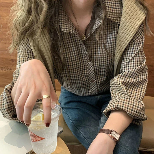 Women’s Timeless Plaid Button-Up – Classic Autumn Elegance