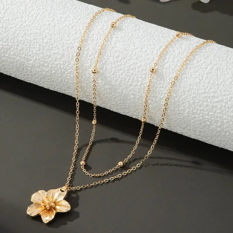 Golden Floral Choker Necklace – Stainless Steel with Luxurious Finish, Modern Statement Jewelry