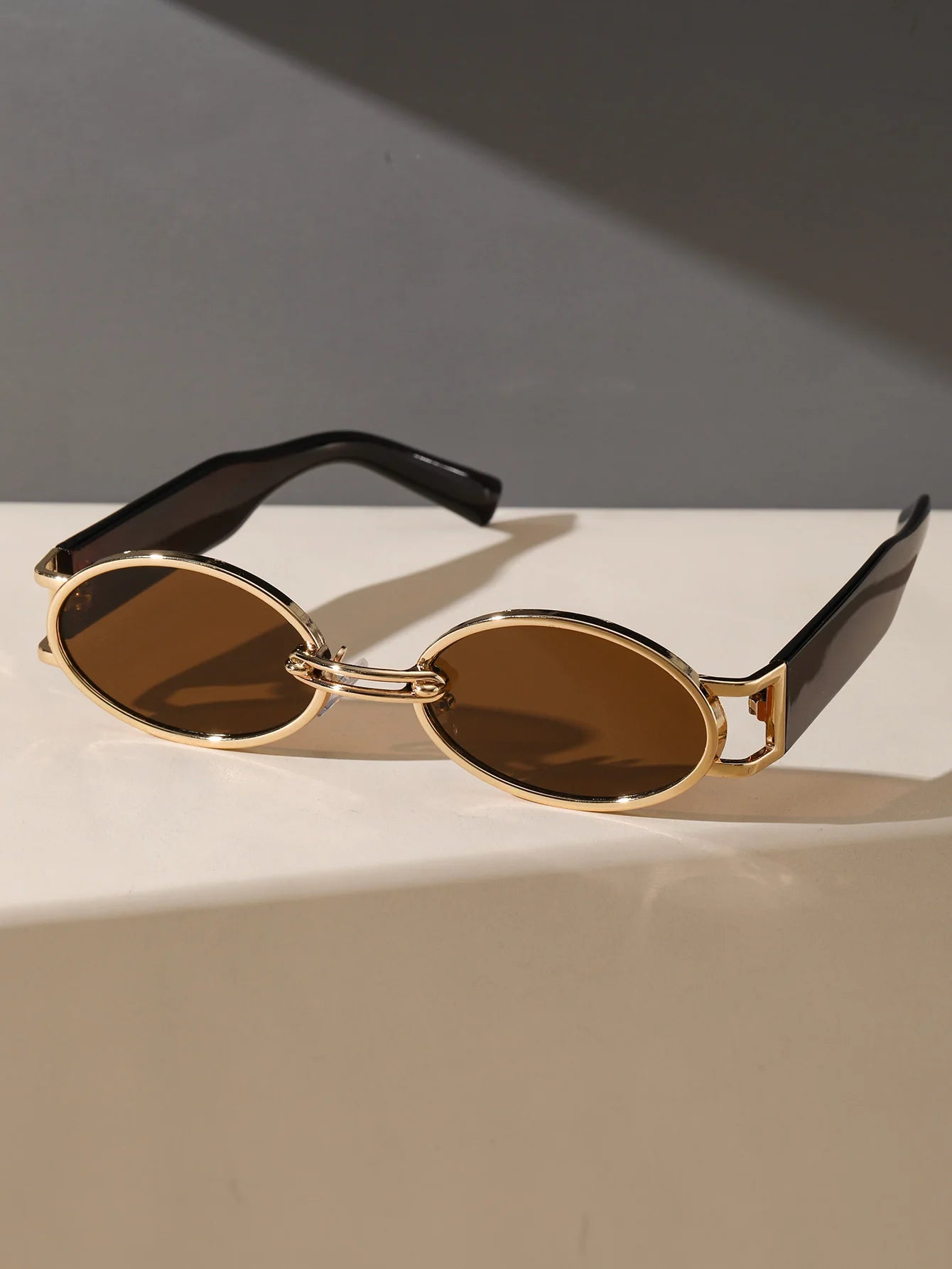 Unisex Oval Sunglasses – Stylish Design for Streetwear, Photography & Driving