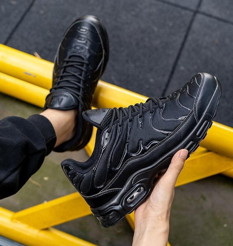 Smash-Resistant Lightweight Running Shoes